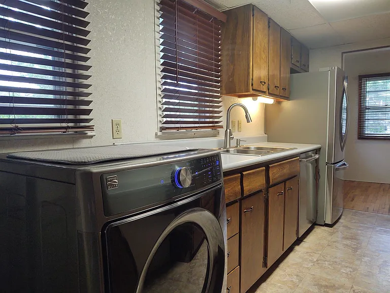 kitchen w/newer stainless steel appliances