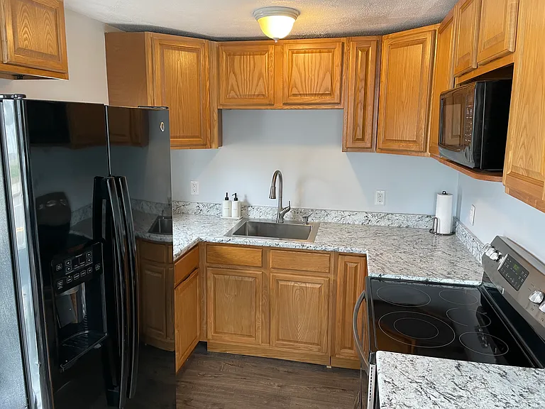 950 Admiral St #4 — Photo 3