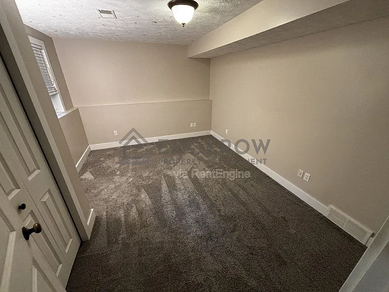 6926 Lake Michigan Dr — Photo 11