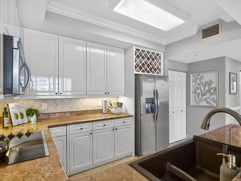 100 S Birch Rd #1003F — Photo 15