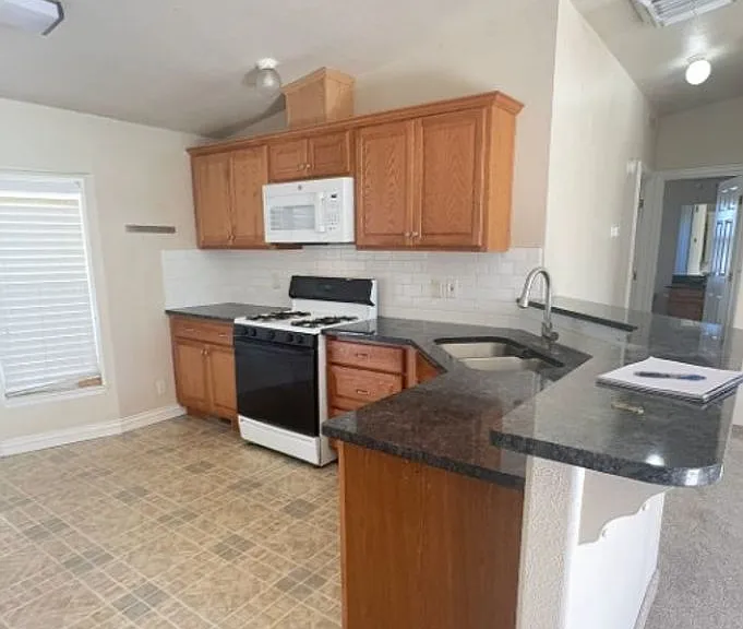 311 N Highland Dr — Photo 8