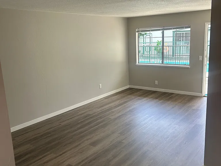 495 Richfield Dr — Photo 5