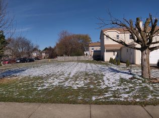 929 Forest Ln, Carol Stream, IL 60188