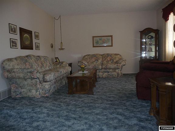 5th image of 220 Cedar Cir