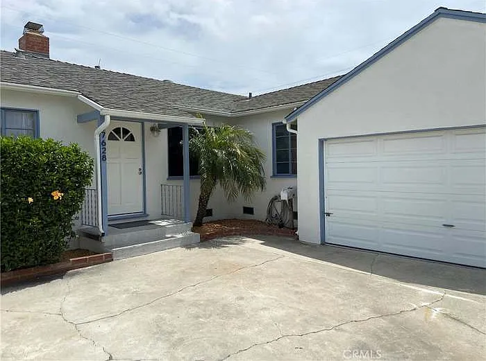 17628 Kornblum Ave — Photo 2
