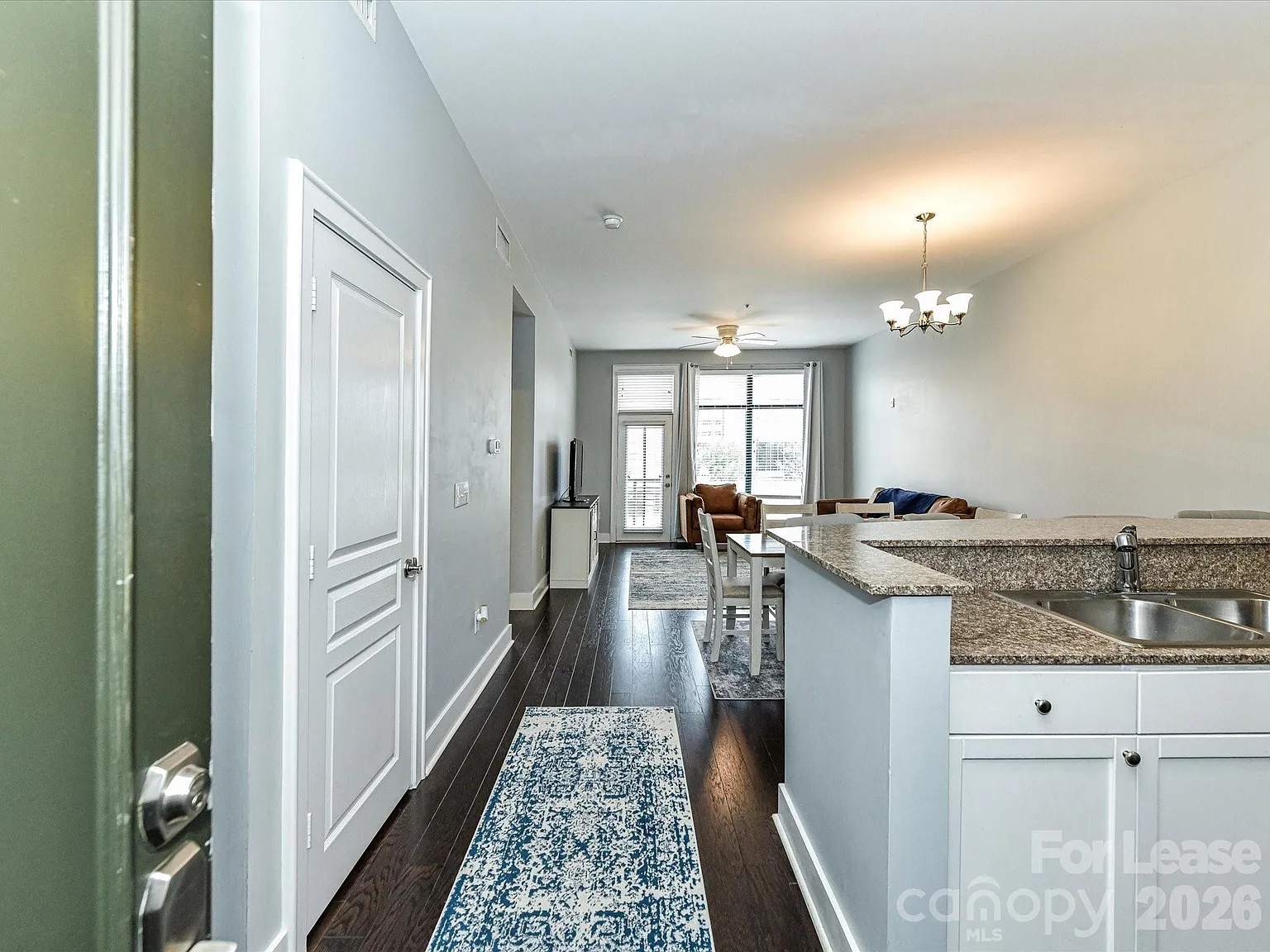 1 bed, 1.0 bath, 830 sqft, $2,100 — Photo 3