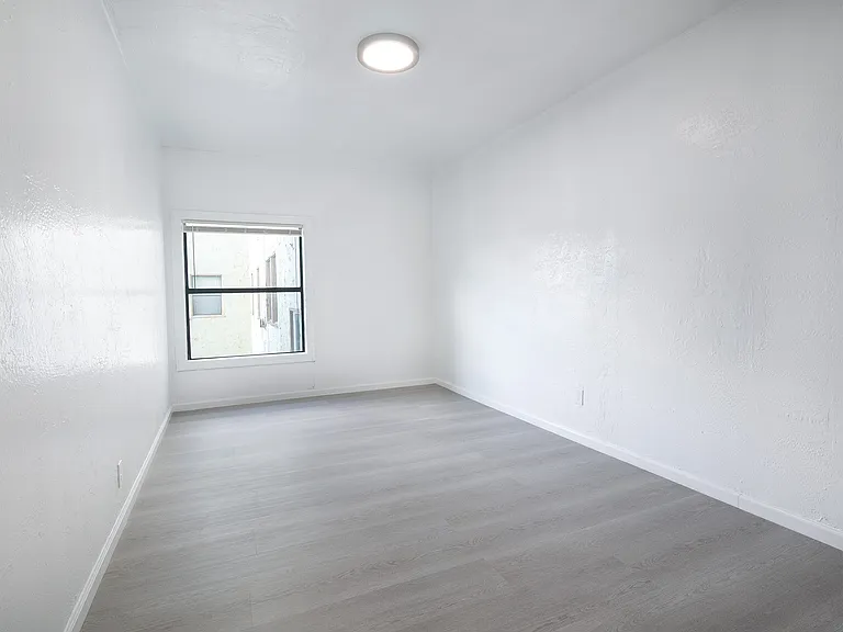 Avenal Apartments — Photo 4