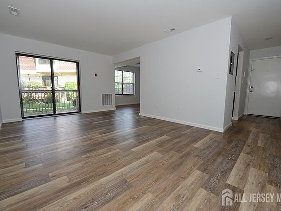 3rd image of 302 Hidden Village Dr