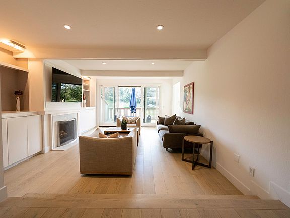 4th image of 522 Sand Hill Cir