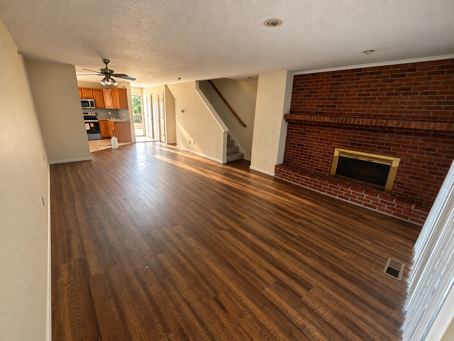 SPACIOUS PREMIUM APARTMENTS AT AFFORDABLE PRICE & 4 WEEKS FREE RENT IN SHAWNEE KS! — Photo 4