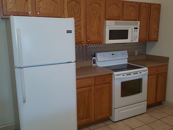 4th image of 305 Sunbury St