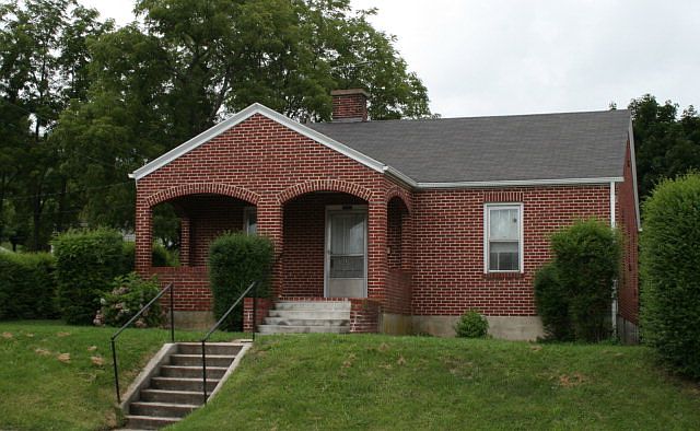 1st image of 390 W Spiller St