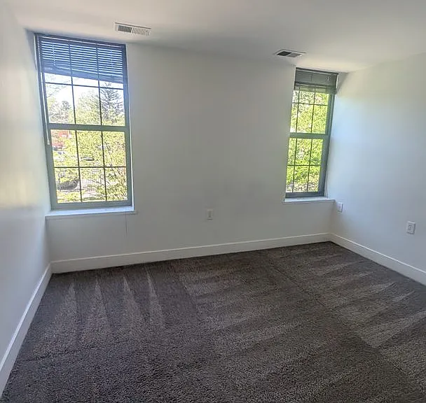720 Monmouth St — Photo 11