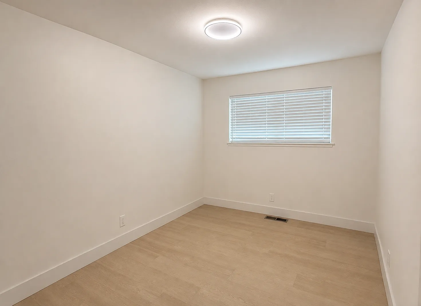 4 bed, 1574 sqft, $4,850 — Photo 3
