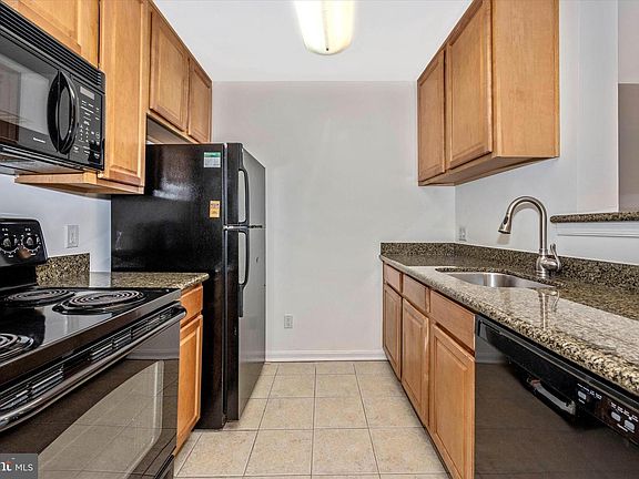 4th image of 3175 Summit Square Dr #5-B5