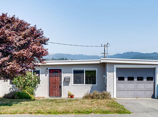 1327 Newburg Rd, Fortuna, CA 95540