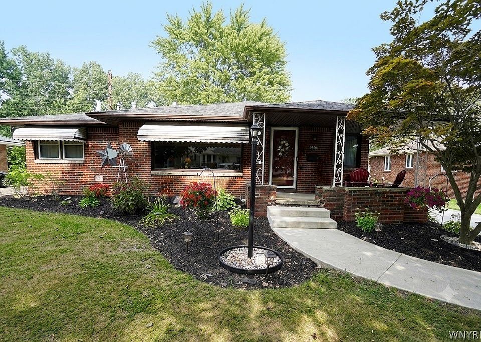 1st image of 717 Shad St