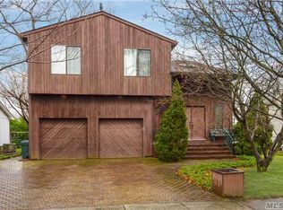 2270 Sycamore Pl, Merrick, NY 11566