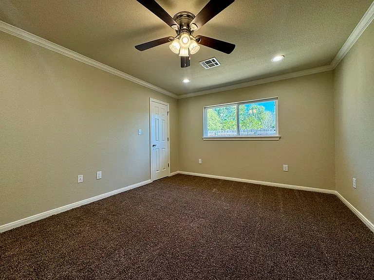 919 Briar Dr — Photo 9