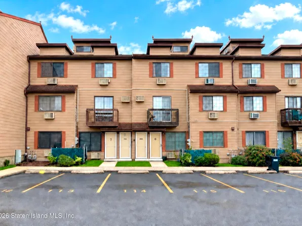 76 Daffodil Ln #A, Staten Island, NY 10314