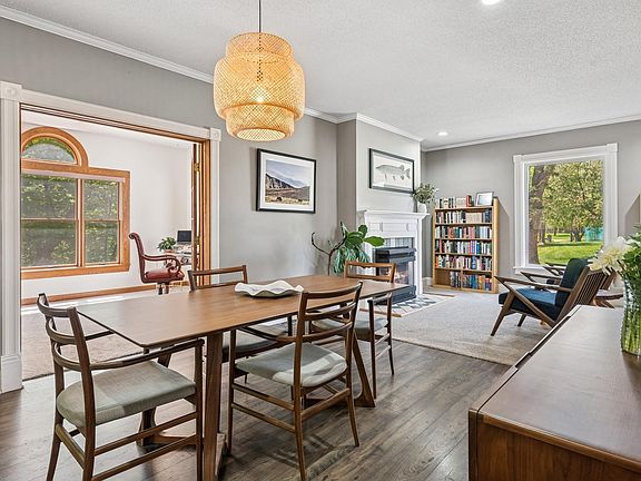 5th image of 405 5th Ave NE