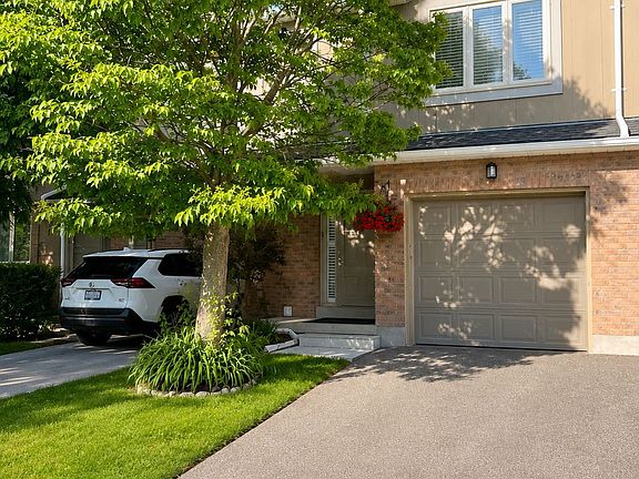 2nd image of 115 Avenue Rd #13