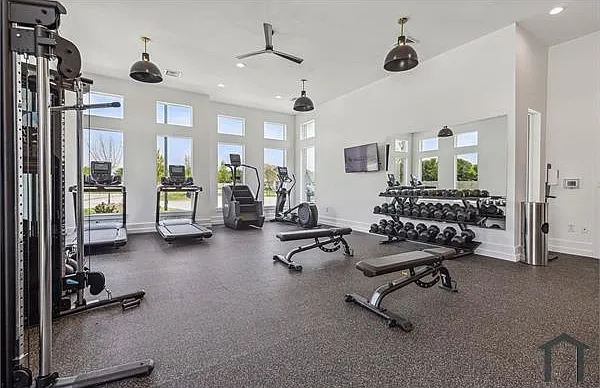 6 bed, 2800 sqft, $3,800 — Photo 4