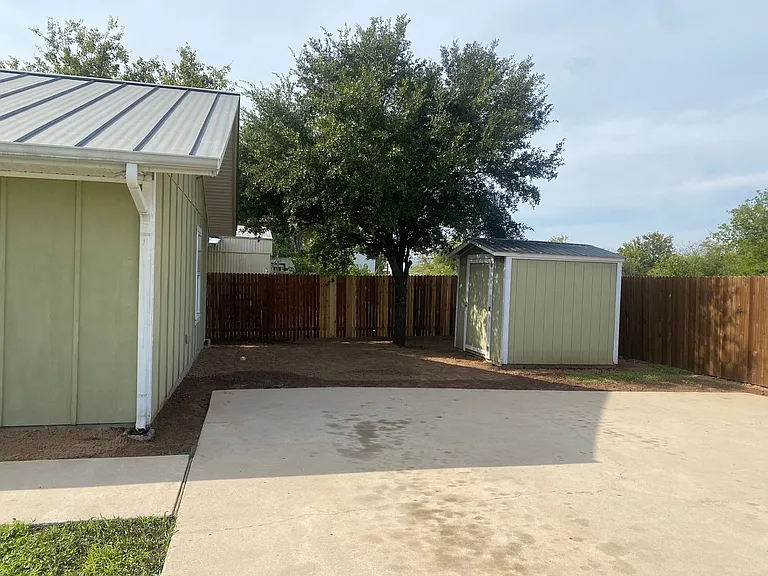 601 N Bastrop St — Photo 19