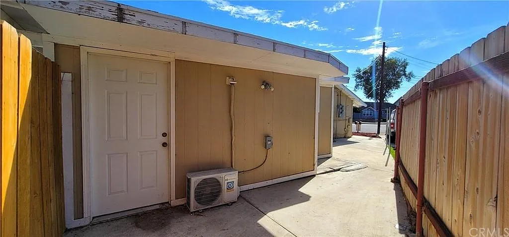2345 Scott Way — Photo 4