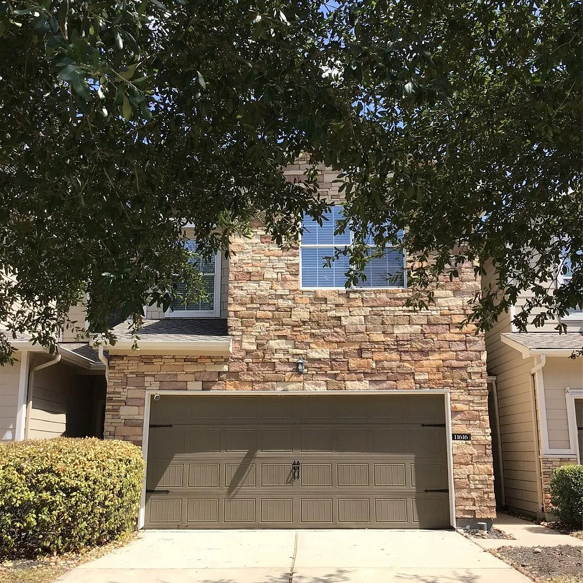3 bed, 2.5 bath, 1862 sqft, $1,800 — Photo 2