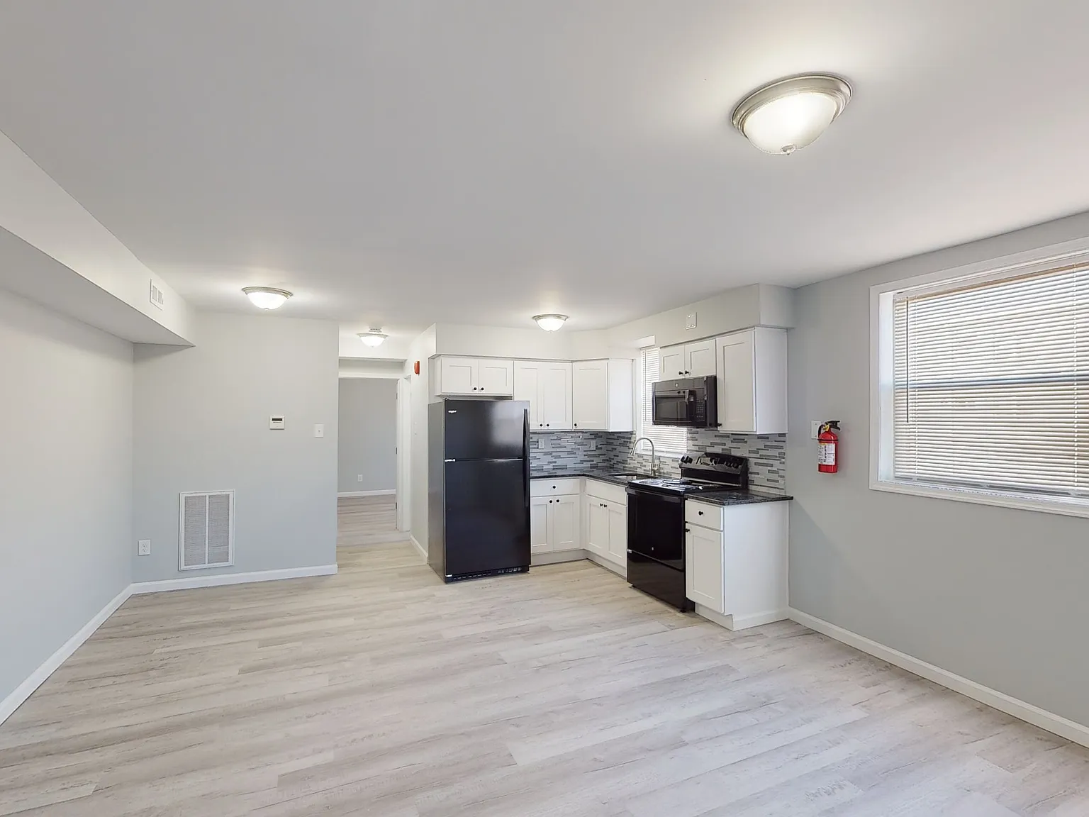 910 Gateway Blvd — Photo 1