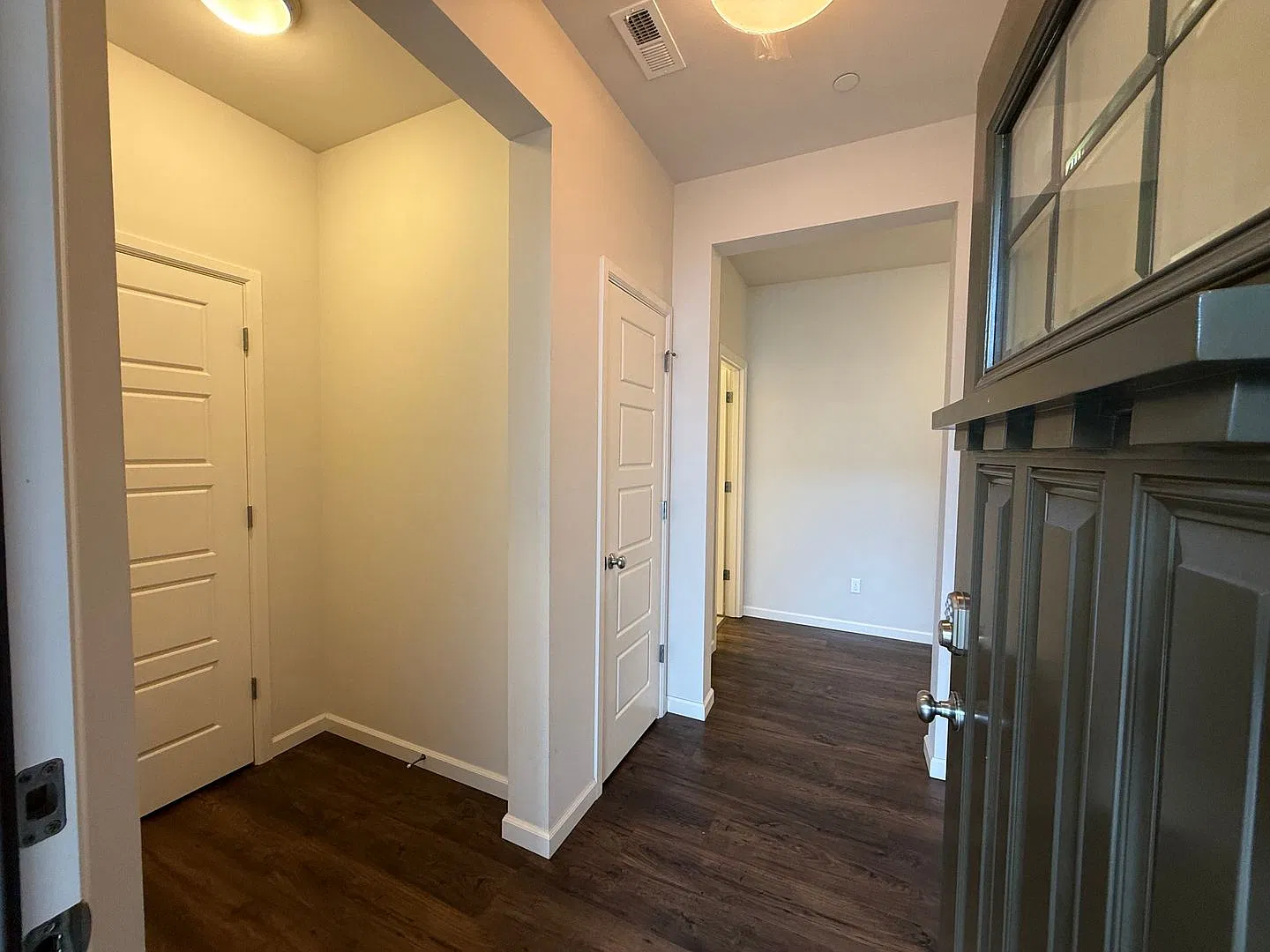 Spacious Condo - Large Garage and Private Patio — Photo 4