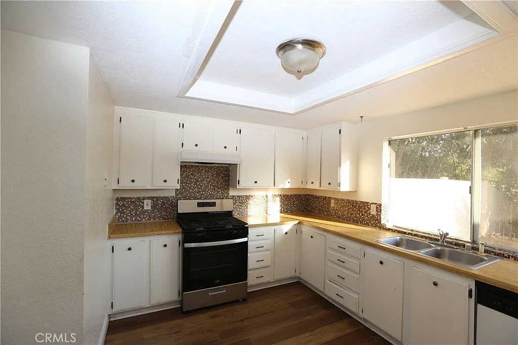 2 bed, 1.5 bath, 1150 sqft, $2,100 — Photo 2
