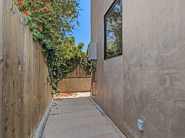 148 W Marquita #B — Photo 32
