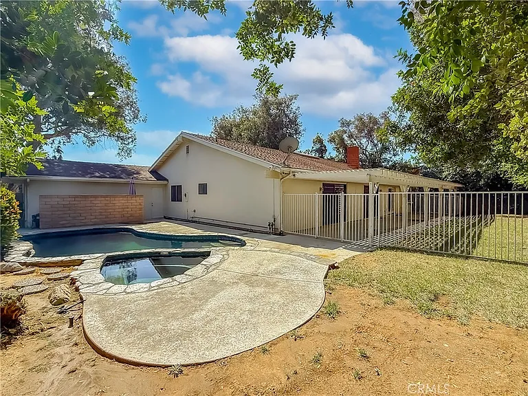 9201 Paso Robles Ave — Photo 54