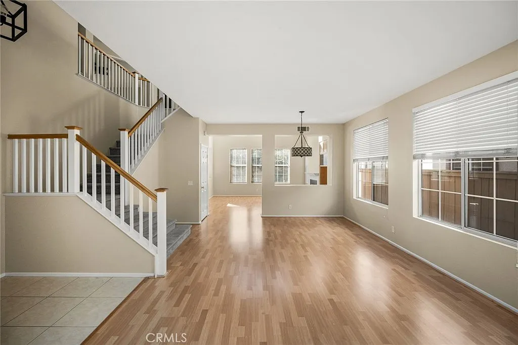 3 bed, 2.5 bath, 2213 sqft, $5,500 — Photo 3