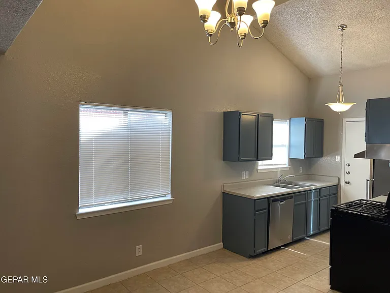 12144 Blue Quail Ave — Photo 8