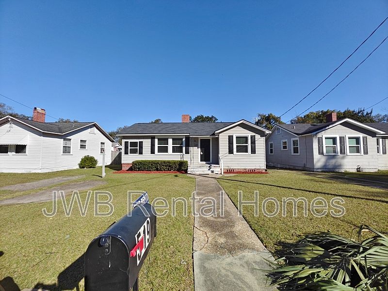 1st image of 519 E 58th St