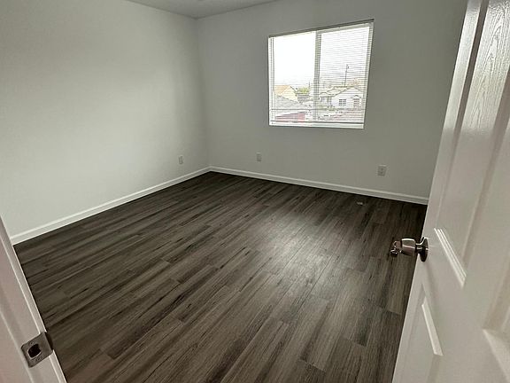 2nd image of 1931 Irving Ave #A