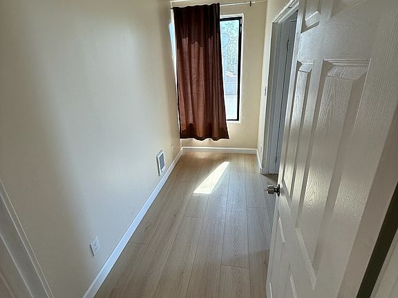 4th image of 1700 Leroy Ave #44