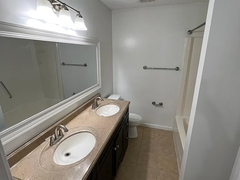 711 Woodbox Dr — Photo 6
