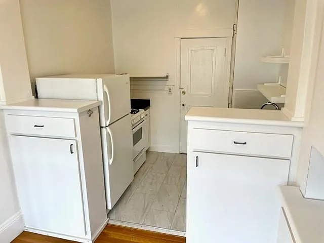 1695 Filbert St #6 — Photo 8
