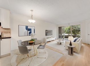 9847 Manchester Dr #109, Burnaby, BC V3N 4P4