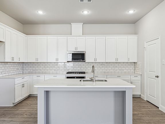 2nd image of 3231 Emerald Edge Dr