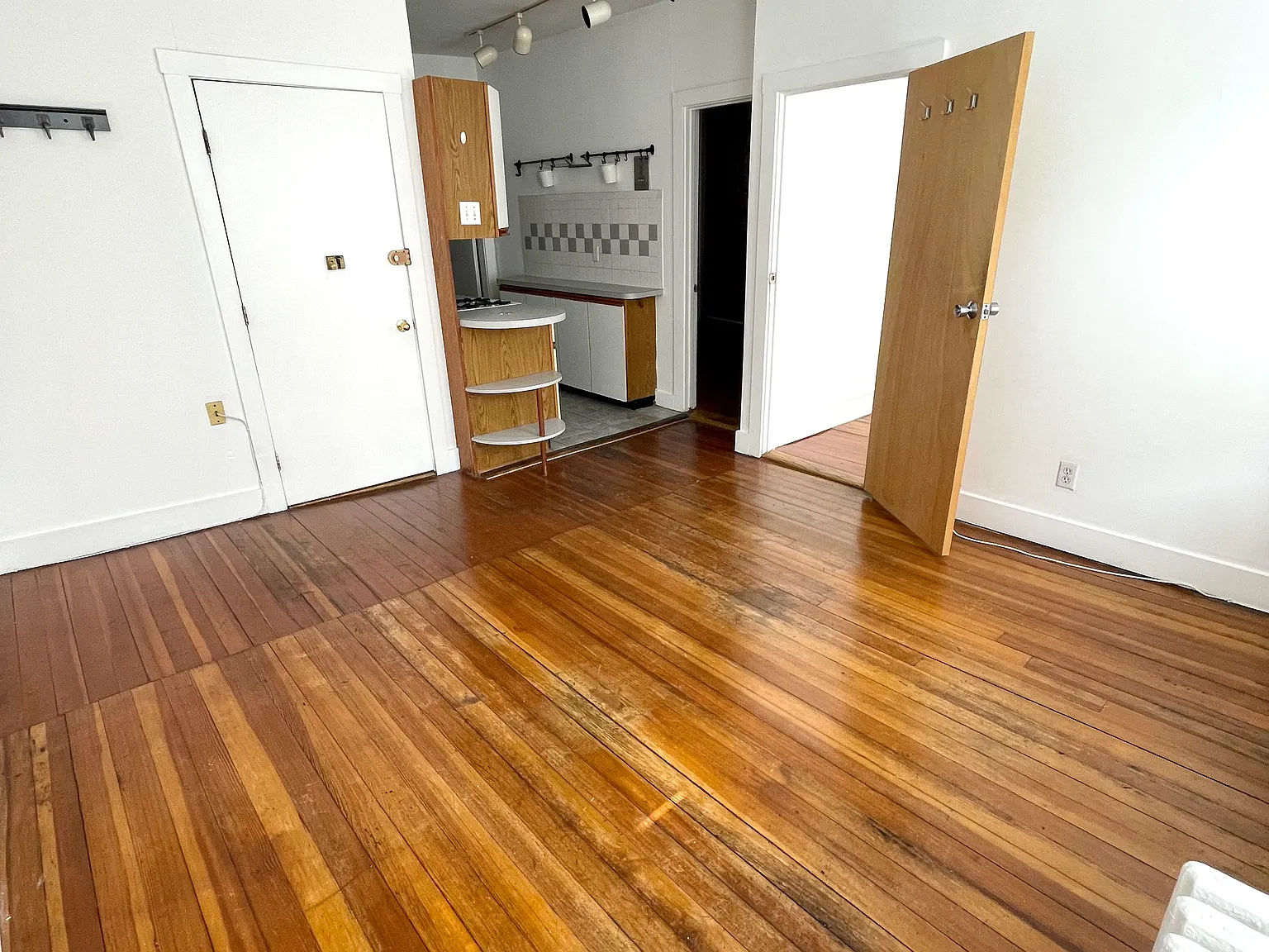 2 bed, $3,300 — Photo 2
