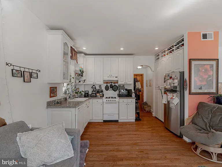 1108 Locust St #3 — Photo 5