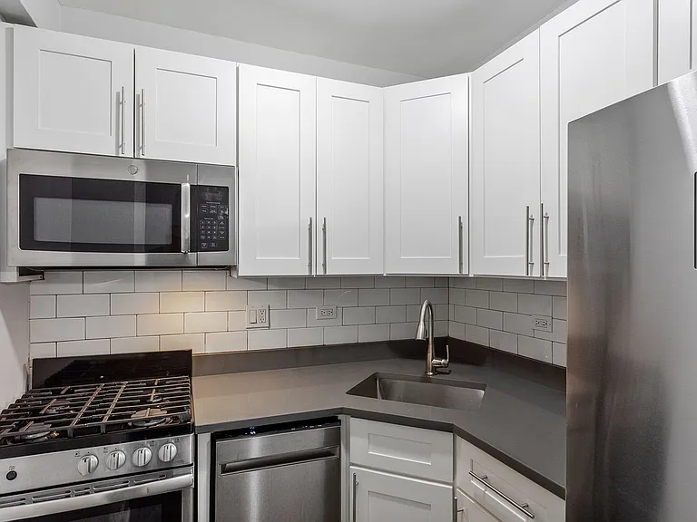 The 1521 Sherwin — Photo 34