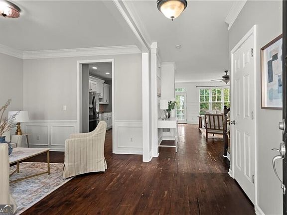 4th image of 108 Laurel St