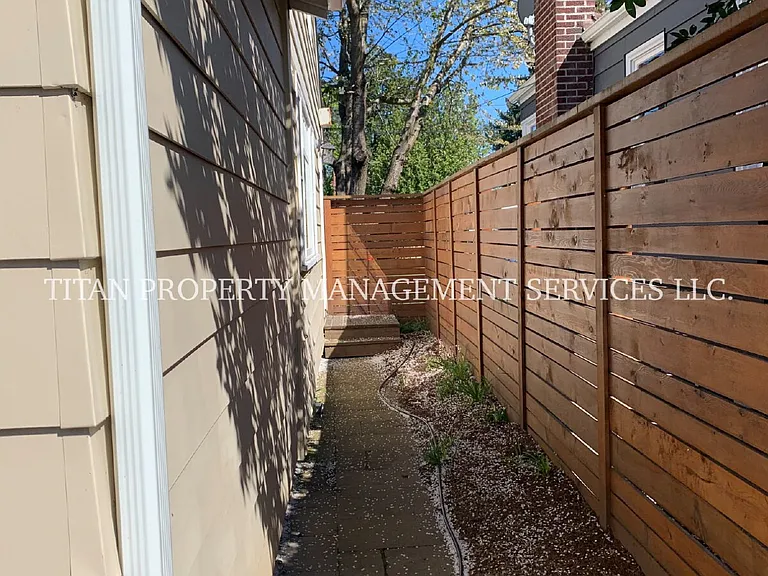 4819 NE 35th Pl #A — Photo 2