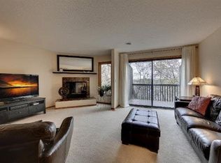 8988 Neill Lake Rd, Eden Prairie, MN 55347